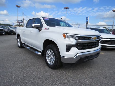 Certified 2025 Chevrolet Silverado 1500 LT w/ Z71 Off-Road Package AWD/4WD image 4