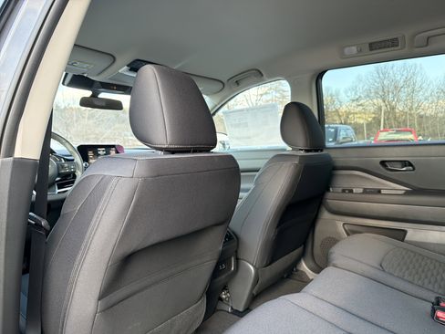 New 2025 Nissan Pathfinder SV w/ Black Appearance Package image 29