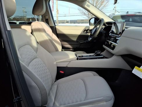 New 2025 Nissan Pathfinder SV image 7