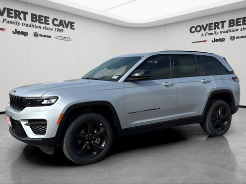 New 2025 Jeep Grand Cherokee Altitude image 3