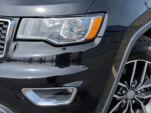Used 2018 Jeep Grand Cherokee Limited image 11