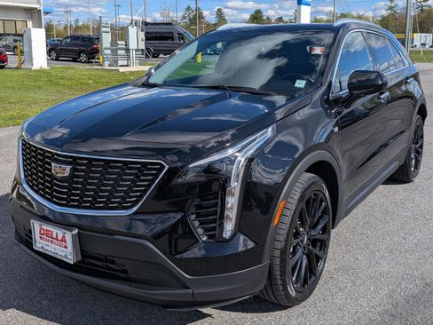 Used 2023 Cadillac XT4 Luxury w/ Cold Weather Package AWD/4WD image 4