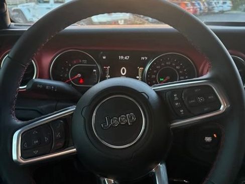 Used 2021 Jeep Wrangler Unlimited Rubicon AWD/4WD image 17