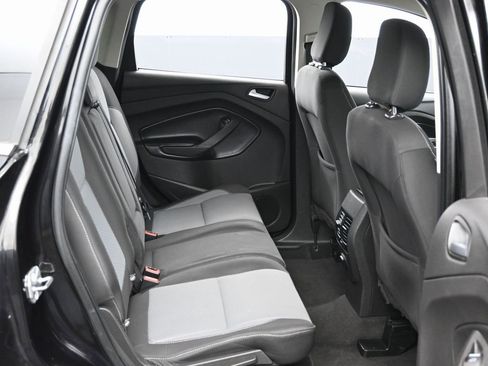 Used 2019 Ford Escape SE image 32