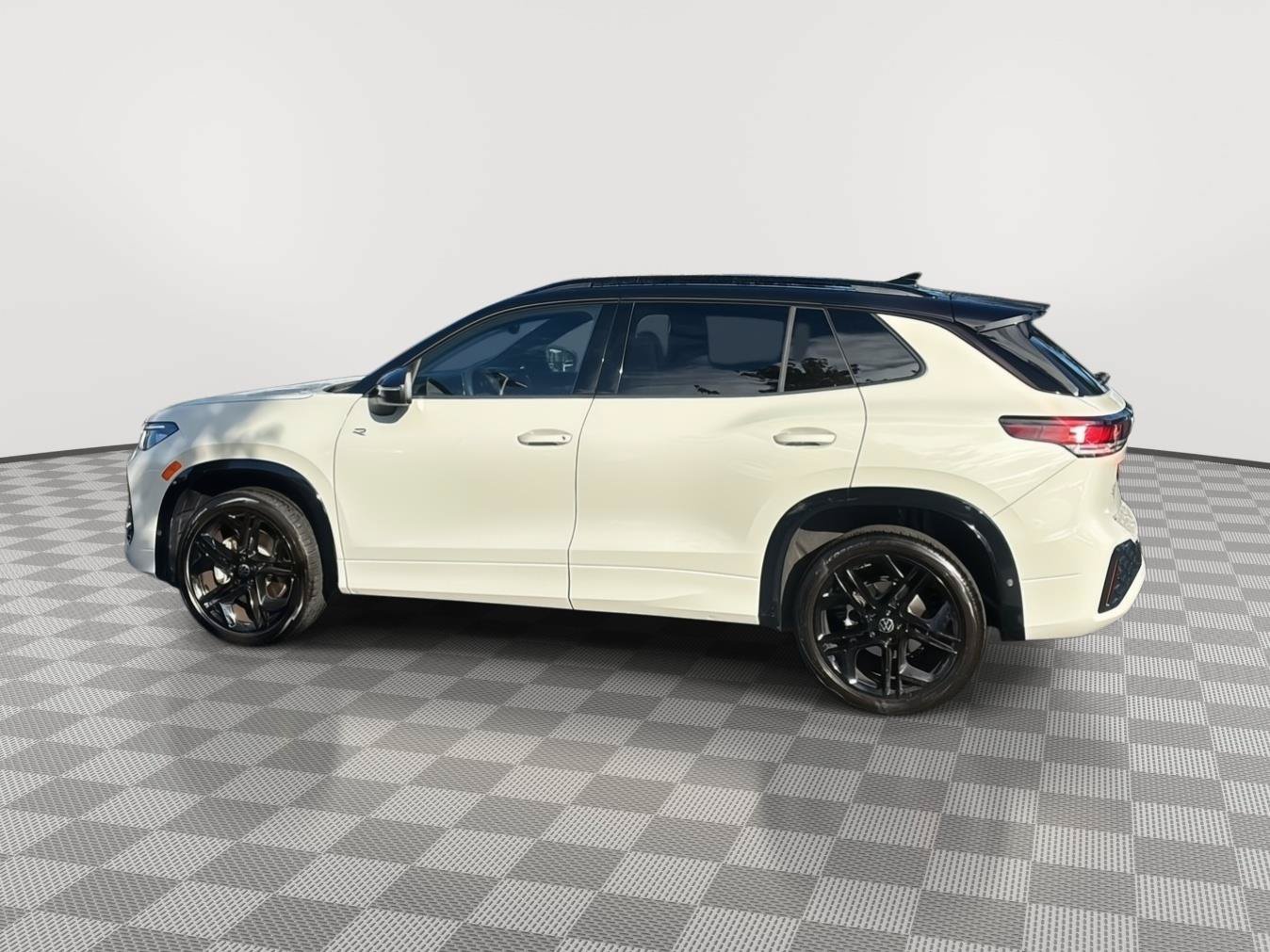 Used 2026 Volkswagen Tiguan SE R-Line AWD/4WD image 8