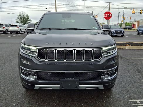 Used 2022 Jeep Wagoneer Series II w/ Premium Group I AWD/4WD image 2