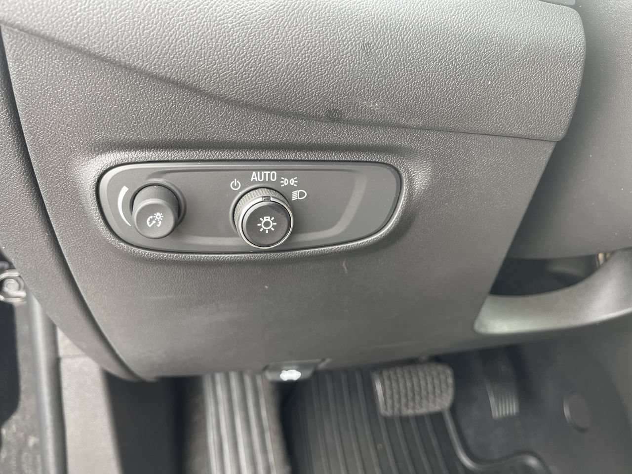 Used 2024 Chevrolet Equinox LT FWD image 17