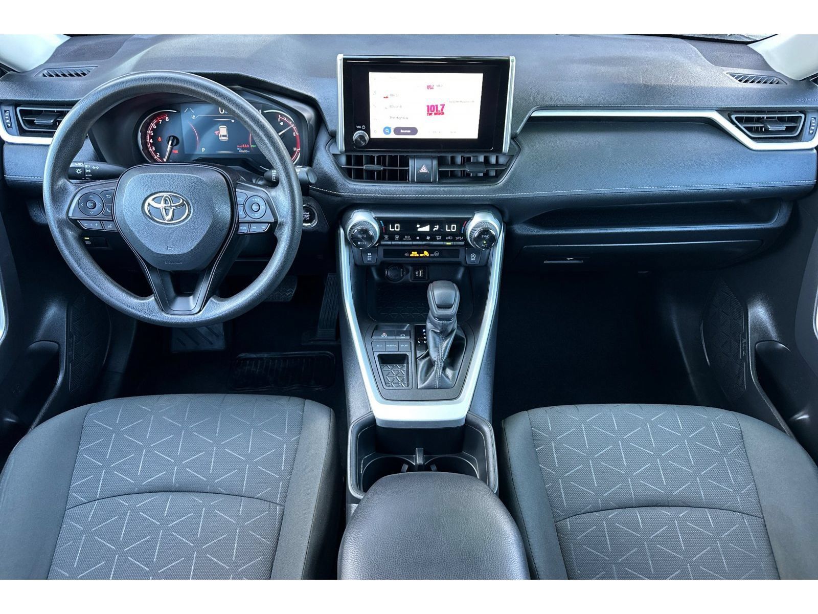 Used 2024 Toyota RAV4 XLE FWD image 15