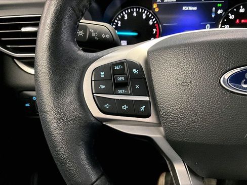 Used 2022 Ford Explorer XLT w/ Equipment Group 202A image 17