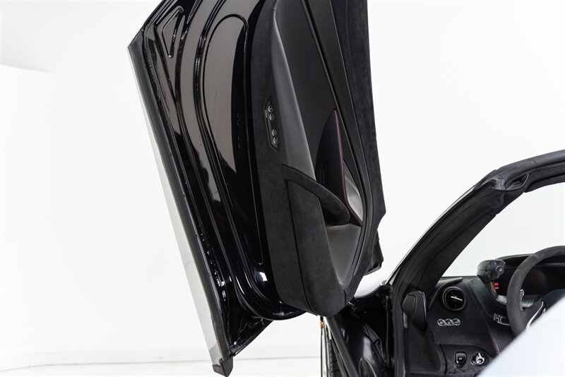 Used 2024 McLaren 750S Spider RWD image 82