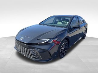 Used 2025 Toyota Camry XLE video 3
