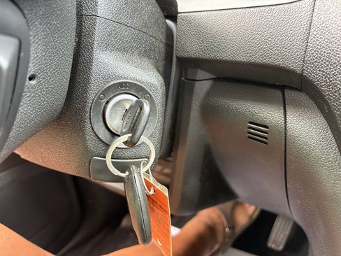 Used 2010 GMC Acadia SLE image 23