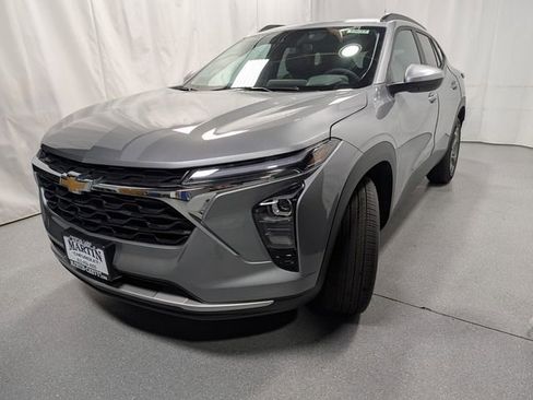 New 2026 Chevrolet Trax LT w/ Sunroof Package image 7