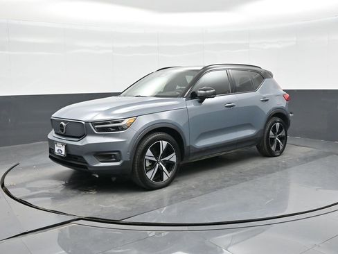 Used 2022 Volvo XC40 P8 Recharge Plus image 1