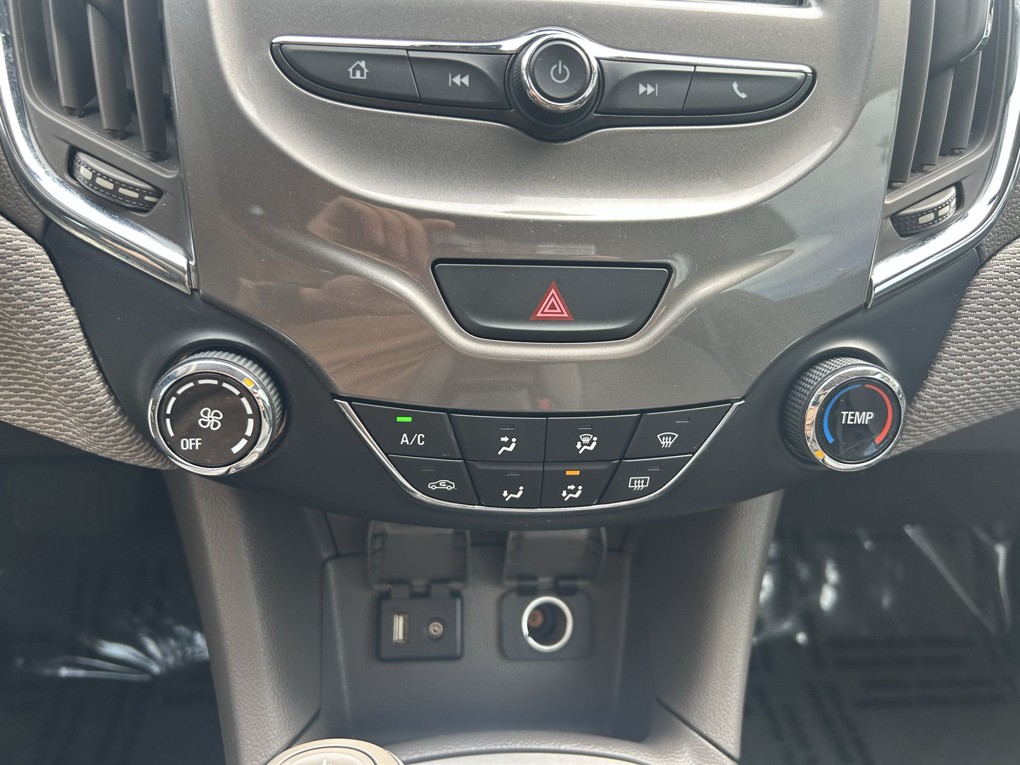 Used 2018 Chevrolet Cruze LT FWD image 9