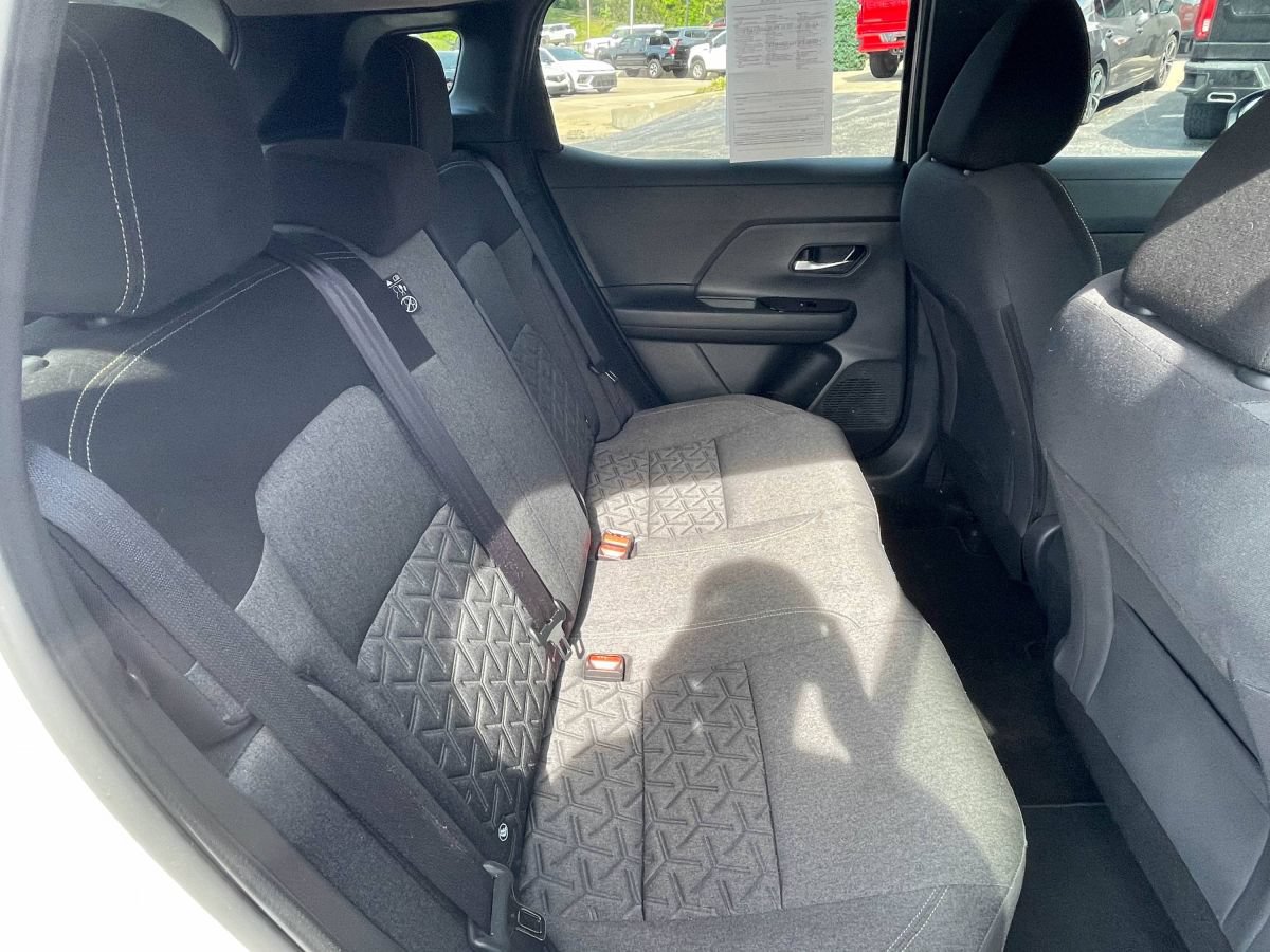 Used 2025 Nissan Kicks SV AWD/4WD image 13
