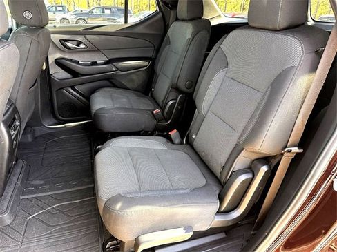 Used 2023 Chevrolet Traverse LT image 18