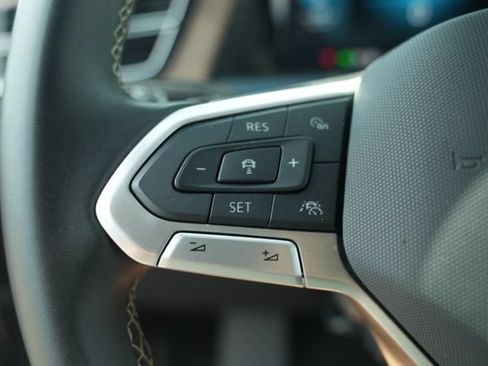 Used 2025 Volkswagen Atlas SE FWD image 33