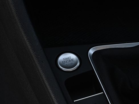 Used 2023 Volkswagen Jetta SE w/ Panoramic Sunroof Package image 21