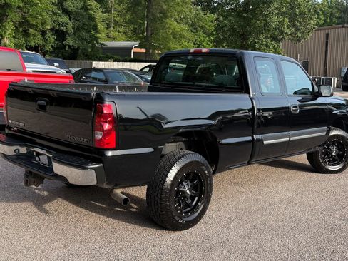 Used 2004 Chevrolet Silverado 1500 LS w/ Light Duty Power Package AWD/4WD image 8