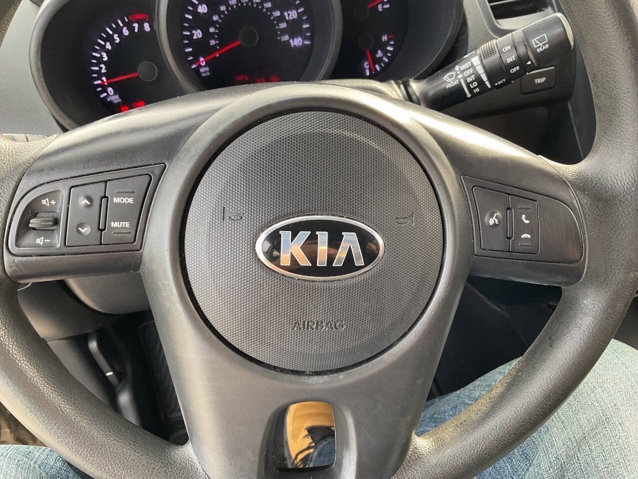 Used 2013 Kia Soul FWD image 20