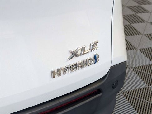 Certified 2022 Toyota Sienna XLE FWD image 8