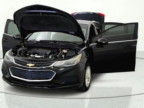 Used 2017 Chevrolet Cruze LT w/ Convenience Package FWD image 8