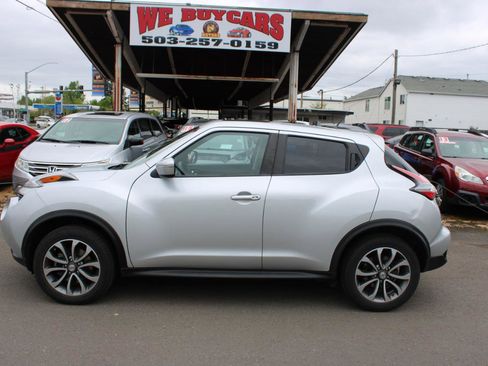 Used 2017 Nissan Juke SV AWD/4WD image 3