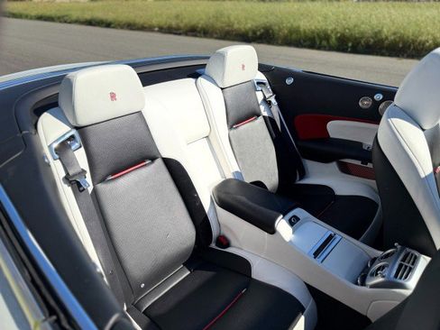 Used 2018 Rolls-Royce Dawn image 38