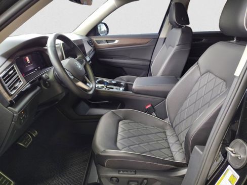 Used 2024 Volkswagen Atlas SEL Premium R-Line image 11