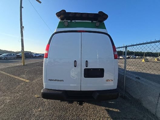 Used 2017 GMC Savana 3500 Extended RWD image 6