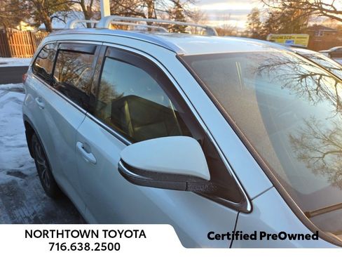 Used 2019 Toyota Highlander XLE image 3