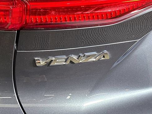 Used 2023 Toyota Venza XLE AWD/4WD image 23