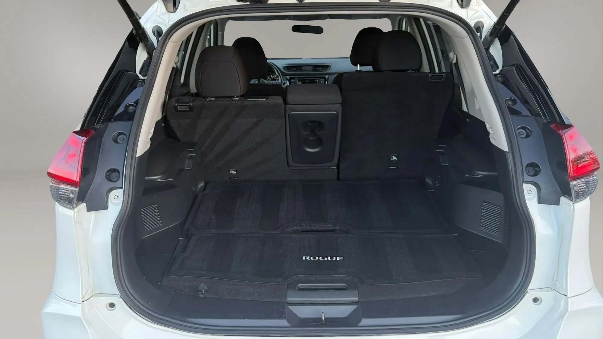 Used 2018 Nissan Rogue SV AWD/4WD image 33