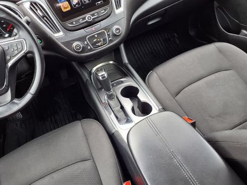 Used 2018 Chevrolet Malibu LT FWD image 9