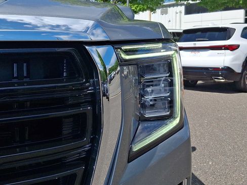 Used 2023 GMC Yukon SLE w/ Gmc Pro Safety Plus Package AWD/4WD image 11
