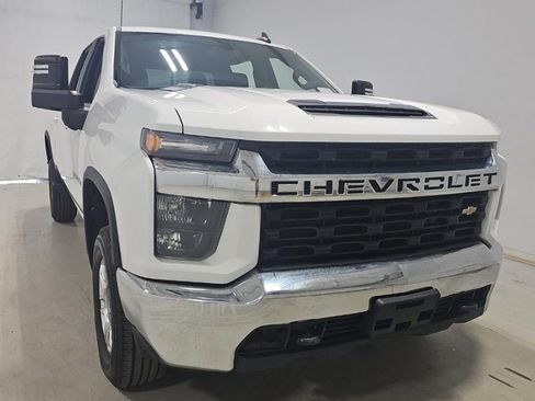 Used 2022 Chevrolet Silverado 3500 LT w/ Convenience Package AWD/4WD image 2