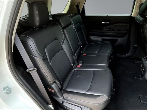 Used 2024 Nissan Pathfinder SL FWD image 24