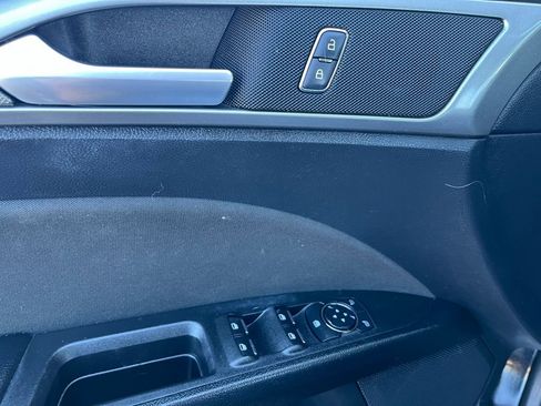 Used 2019 Ford Fusion SE image 25