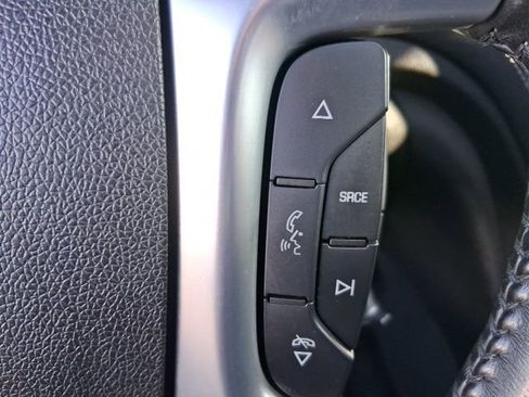 Used 2017 Chevrolet Traverse LT image 21