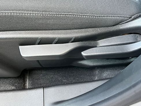 Used 2025 Chevrolet Equinox LT image 23