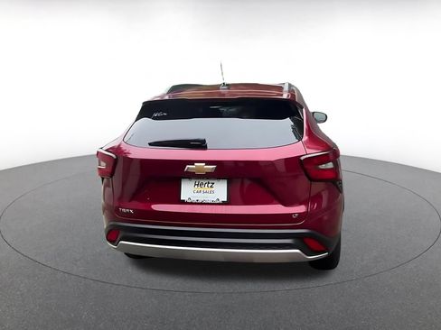 Used 2025 Chevrolet Trax LT w/ LT Convenience Package FWD image 12