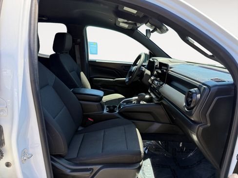 Used 2025 Chevrolet Colorado W/T AWD/4WD image 19