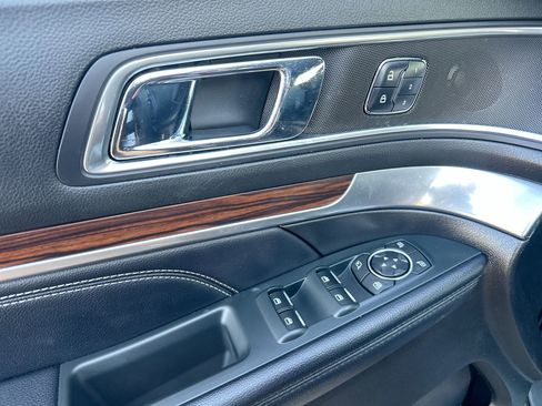 Used 2018 Ford Explorer Limited image 13