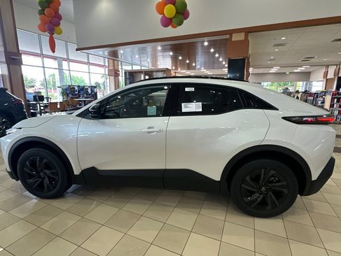 New 2026 Toyota C-HR AWD/4WD image 9