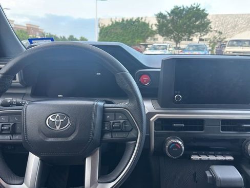 Used 2024 Toyota Tacoma TRD Off-Road image 10