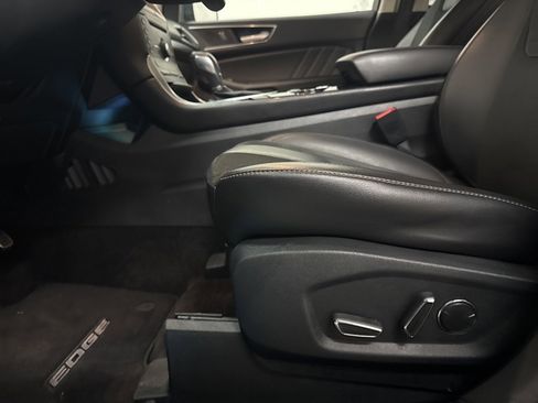 Used 2016 Ford Edge Sport w/ Technology Package image 36