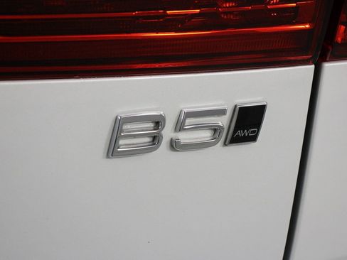 Certified 2025 Volvo XC60 B5 Core image 20