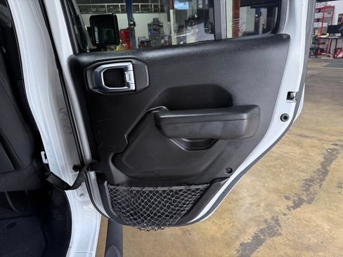Used 2022 Jeep Gladiator Sport AWD/4WD image 31