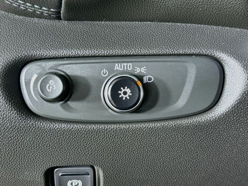 Used 2019 Chevrolet Blazer LT FWD image 9